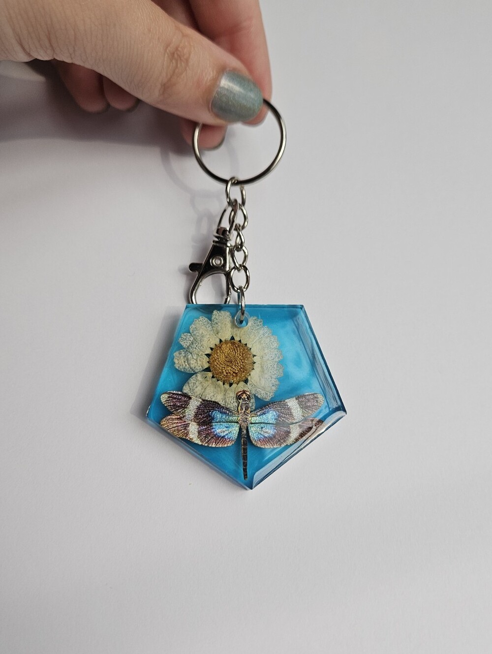 Dragonfly & White Daisy With Blue Silver Resin Keychain